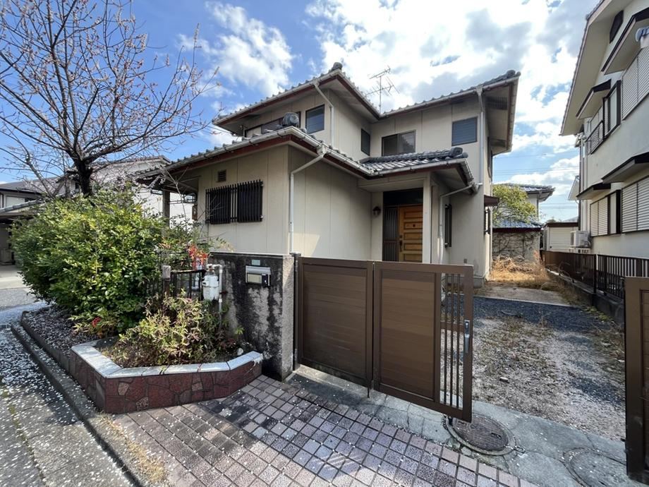 4LDK house in Hatsukaichi, Hiroshima - Photo 1
