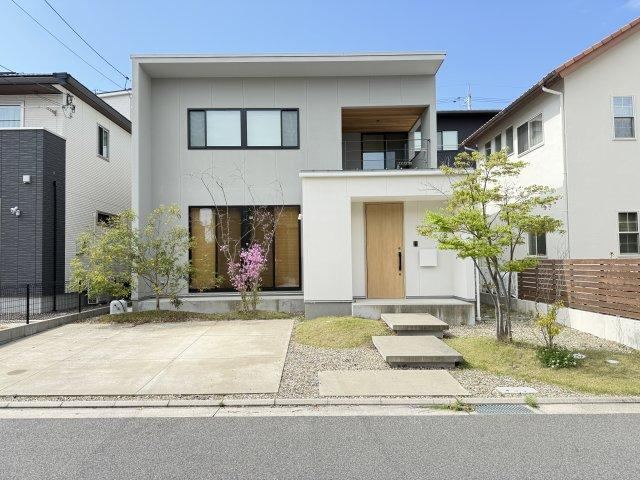 4LDK house in Asaminami Ward, Hiroshima - Photo 1