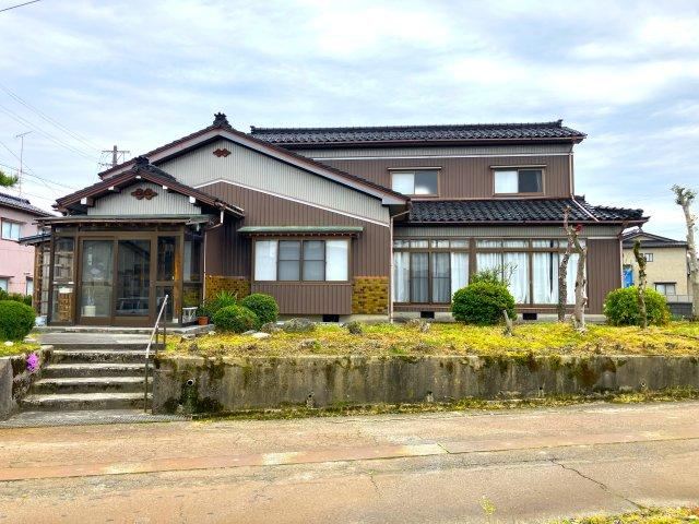 7DK house in Imizu, Toyama - Photo 1