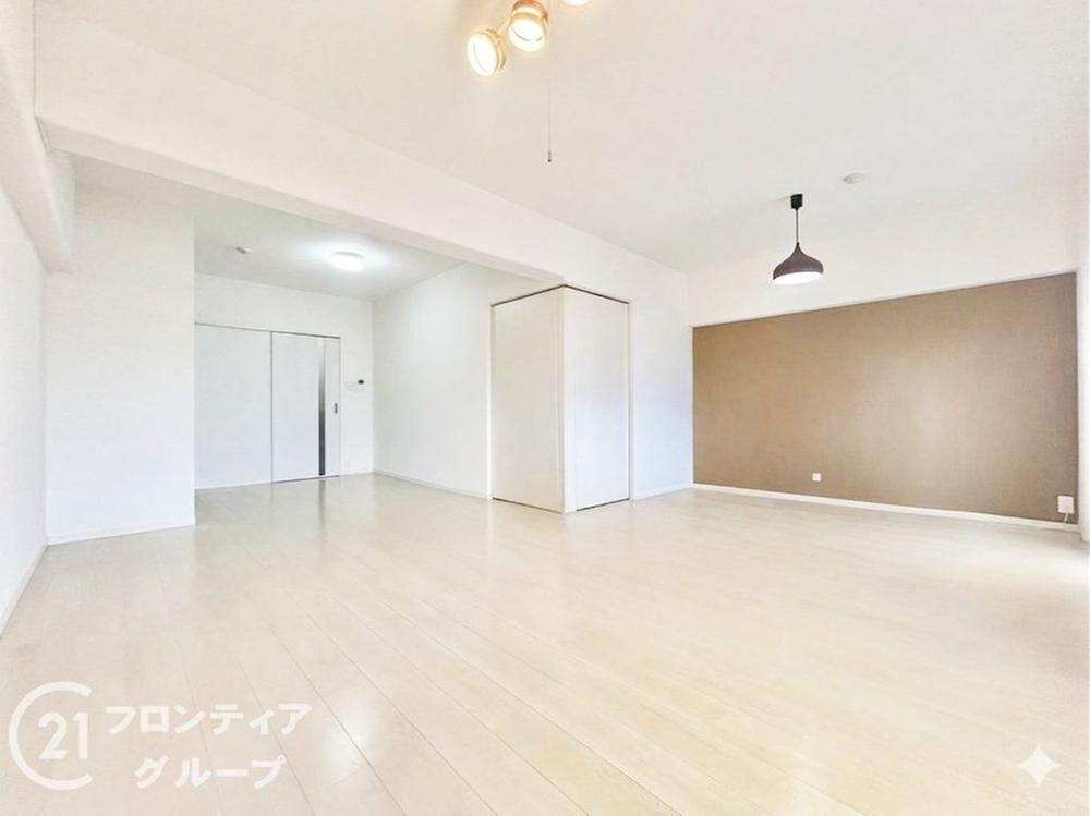2LDK apartment in Joto Ward, Osaka - Photo 1