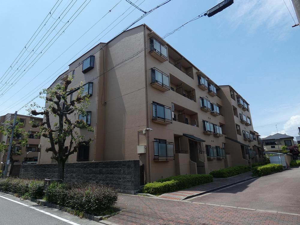 2LDK+S apartment in Amagasaki, Hyogo - Photo 1