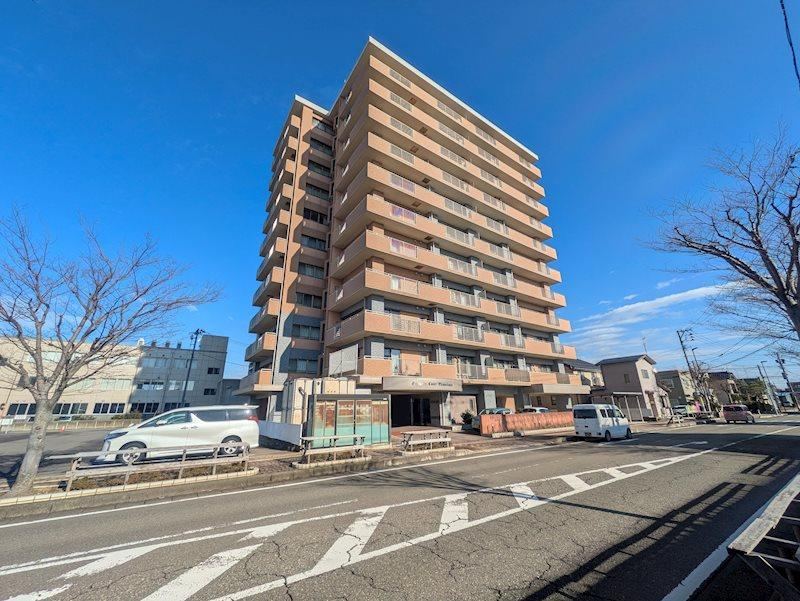 4LDK apartment in Kashiwazaki, Niigata - Photo 1