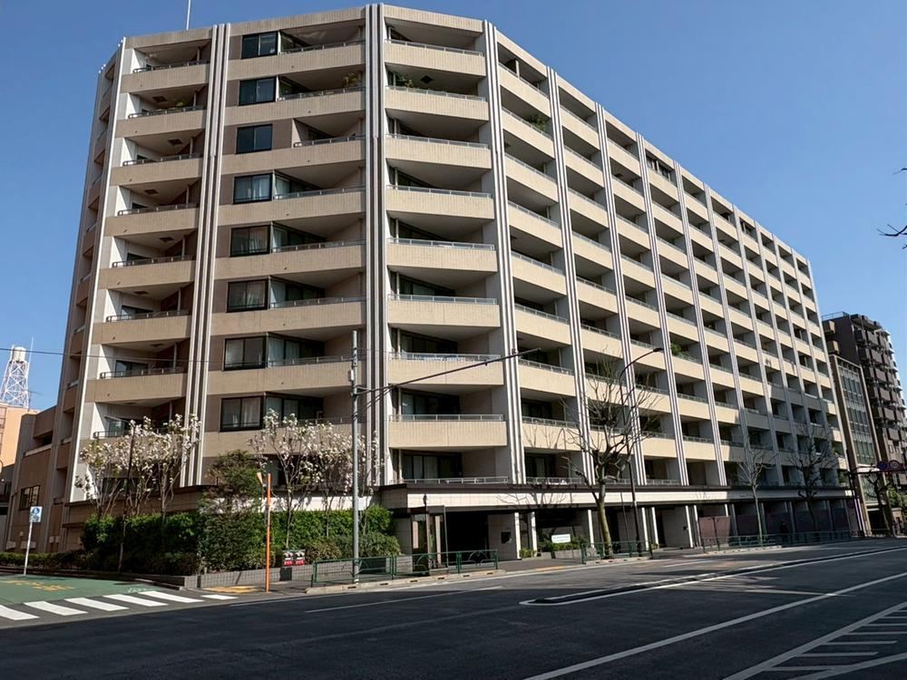 2LDK apartment in Shinjuku Ward, Tokyo - Photo 1