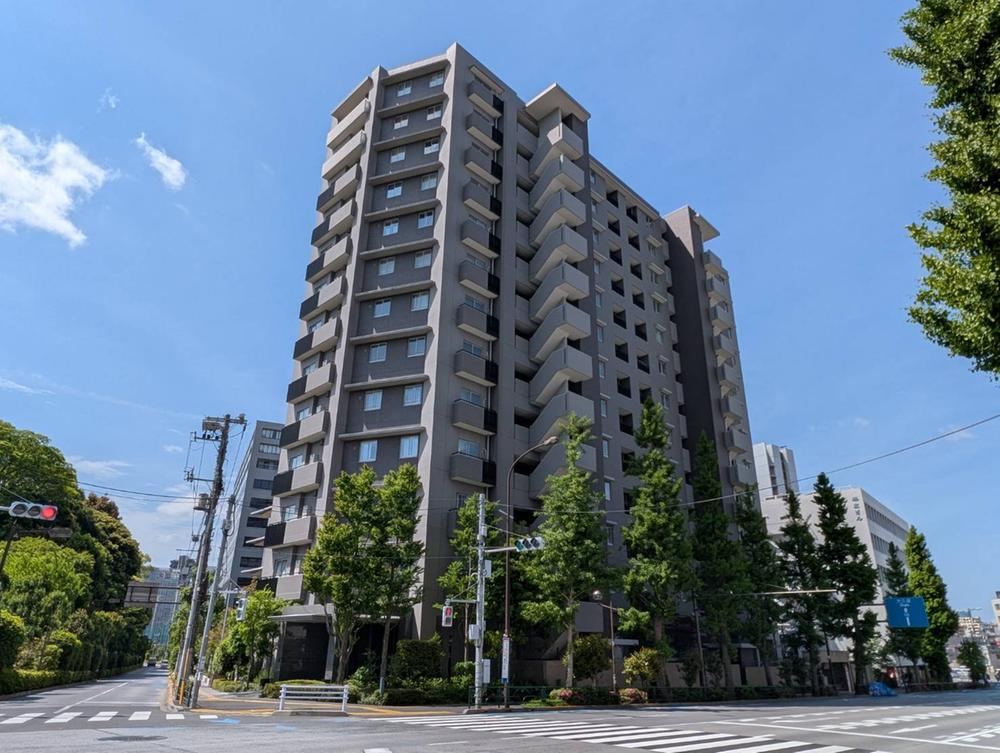 2LDK apartment in Bunkyo Ward, Tokyo - Photo 1