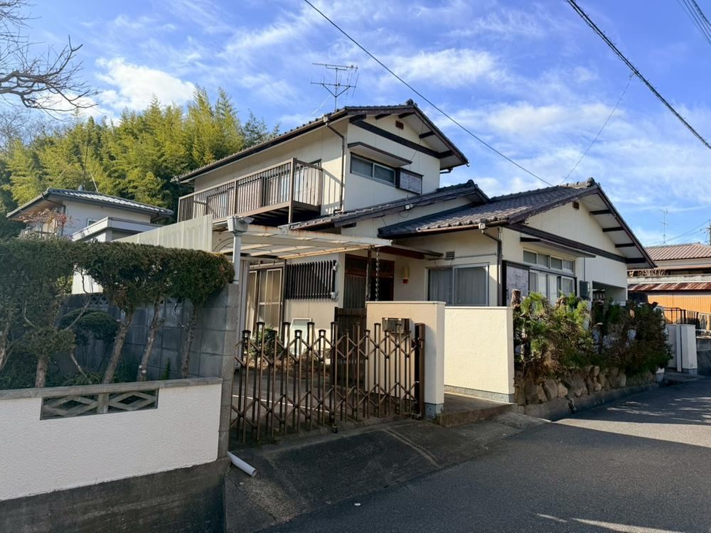 6DK house in Higashi Ward, Okayama - Photo 1