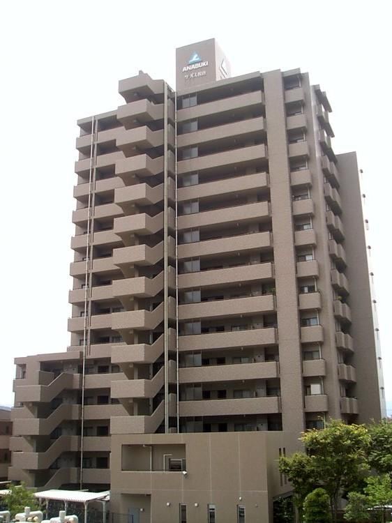 2LDK apartment in Matsuyama, Ehime - Photo 1