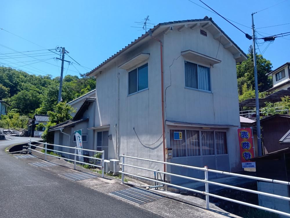 7DK house in Tsuyama, Okayama - Photo 1