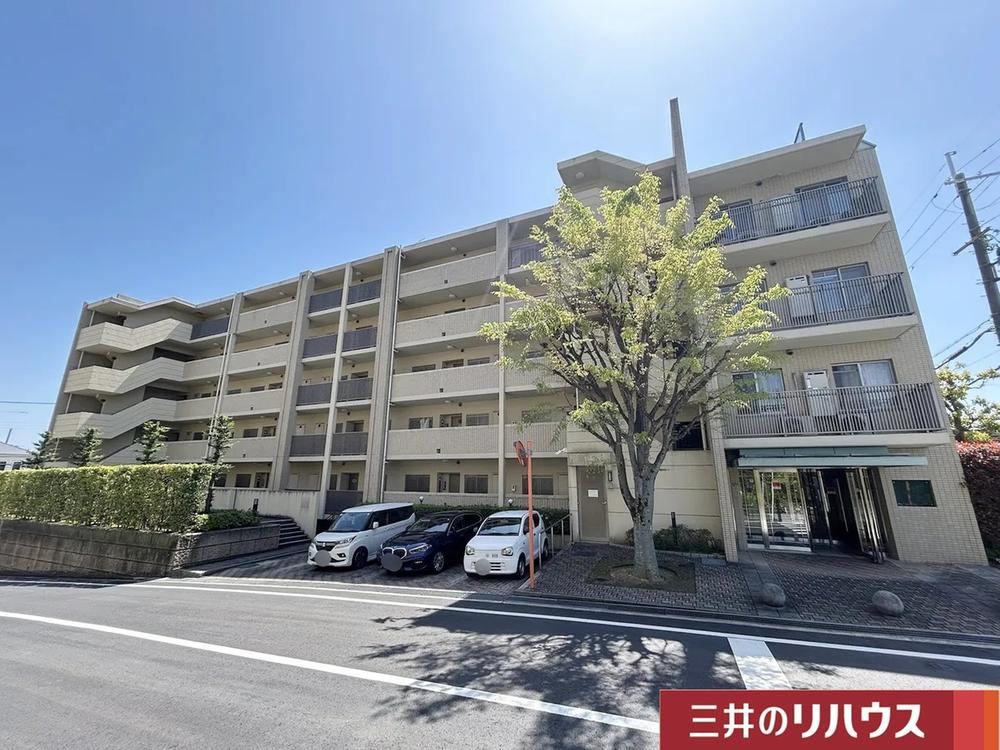 3LDK apartment in Hirakata, Osaka - Photo 1