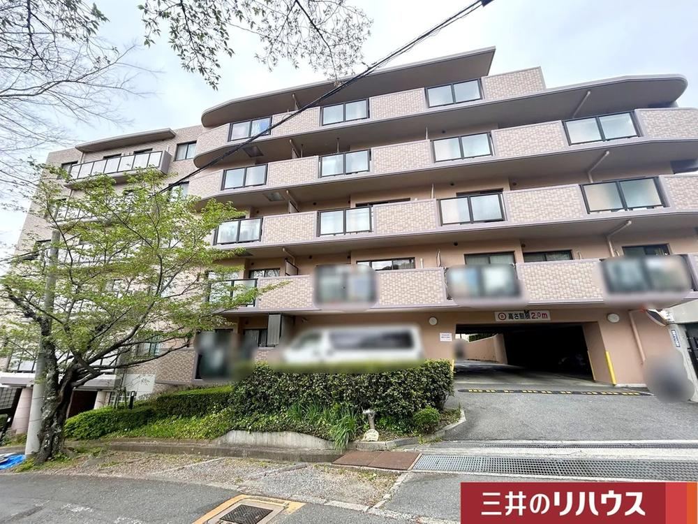 4LDK apartment in Higashiosaka, Osaka - Photo 1