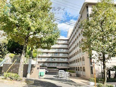 3LDK apartment in Chuo Ward, Kobe, Hyogo - Photo 1