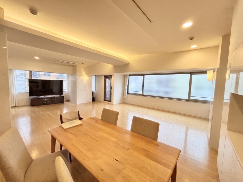 3LDK+S apartment in Bunkyo Ward, Tokyo - Photo 1