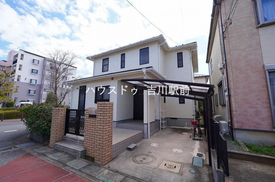 4LDK house in Yoshikawa, Saitama - Photo 1