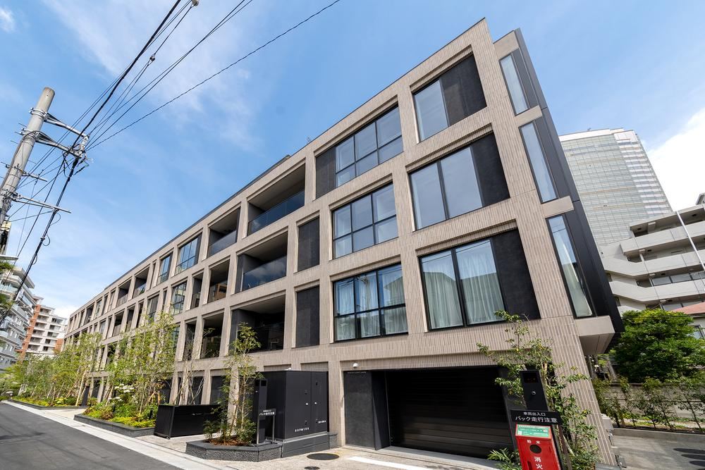 2LDK apartment in Meguro Ward, Tokyo - Photo 1
