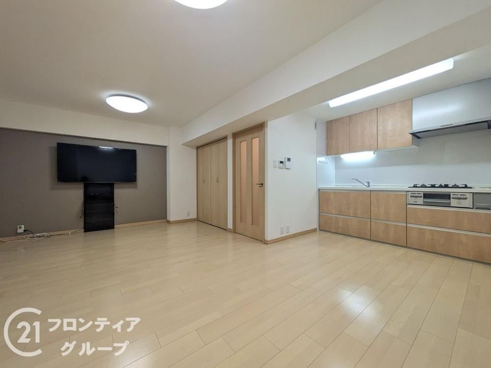 3LDK apartment in Chuo Ward, Kobe, Hyogo - Photo 1