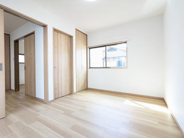 4LDK house in Hirakata, Osaka - Photo 1