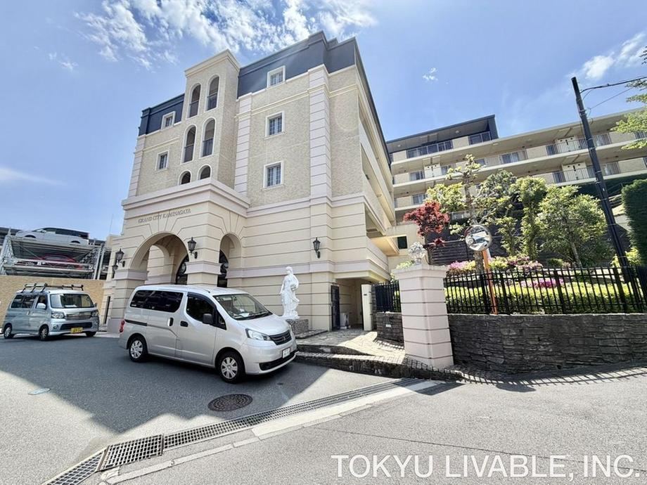 3LDK apartment in Konan Ward, Yokohama, Kanagawa - Photo 1