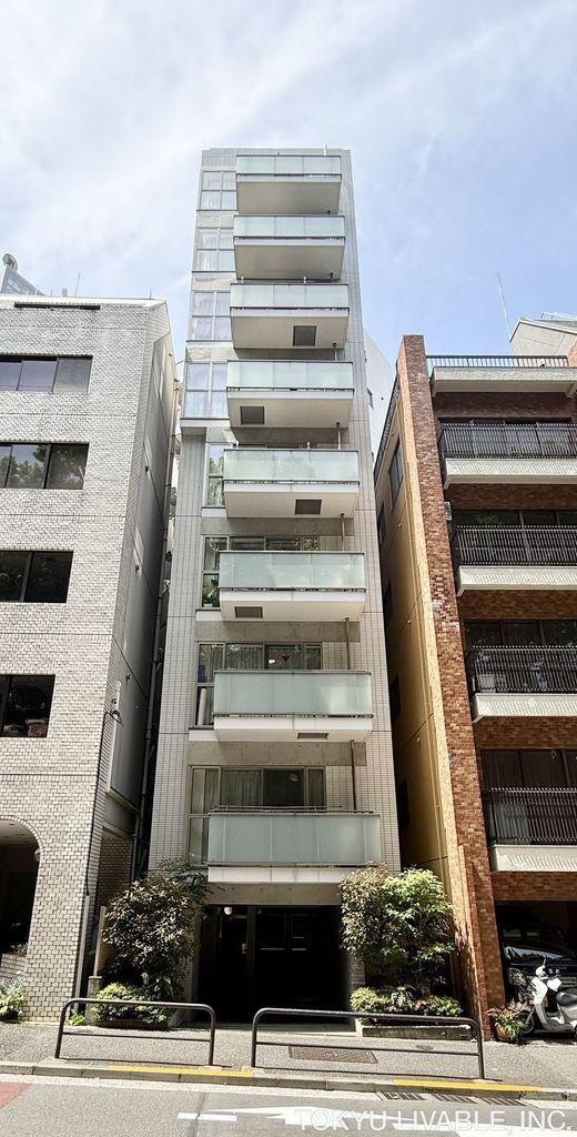 studio apartment in Chiyoda Ward, Tokyo - Photo 1
