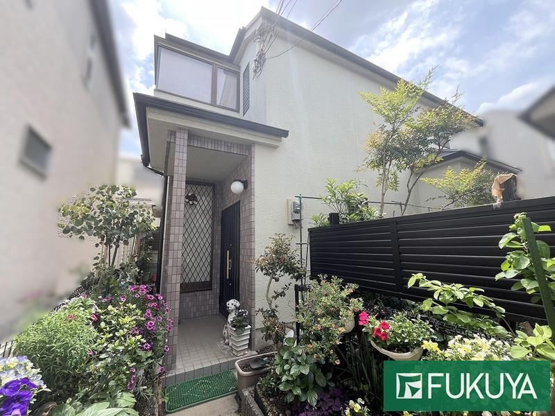 4LDK+S house in Toyonaka, Osaka - Photo 1