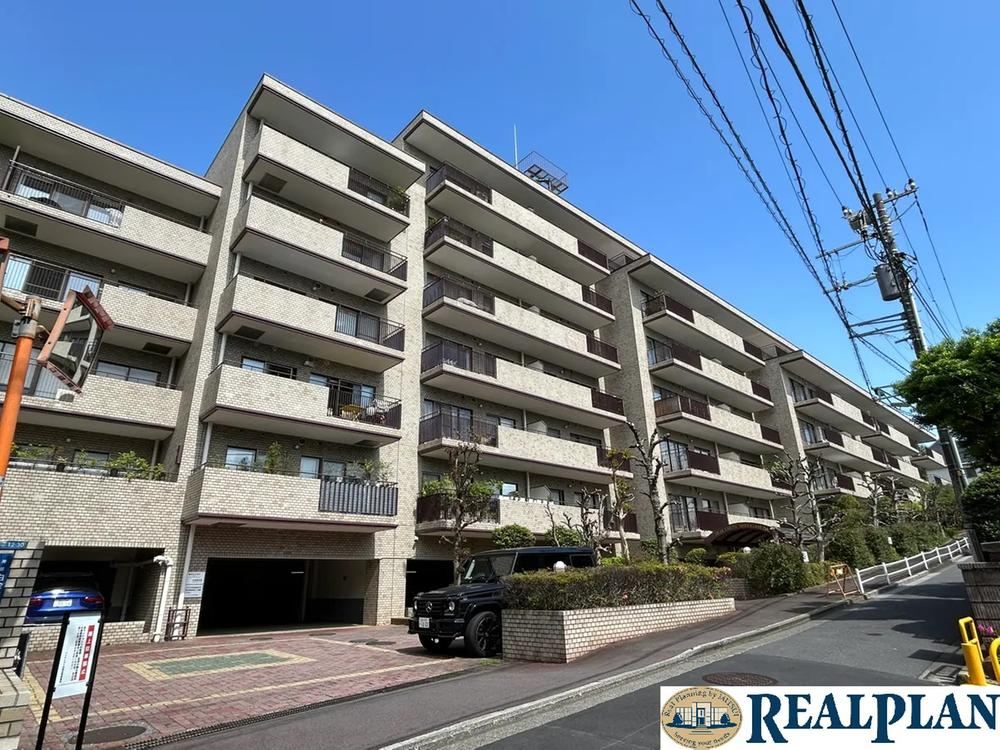 3LDK apartment in Minato Ward, Tokyo - Photo 1