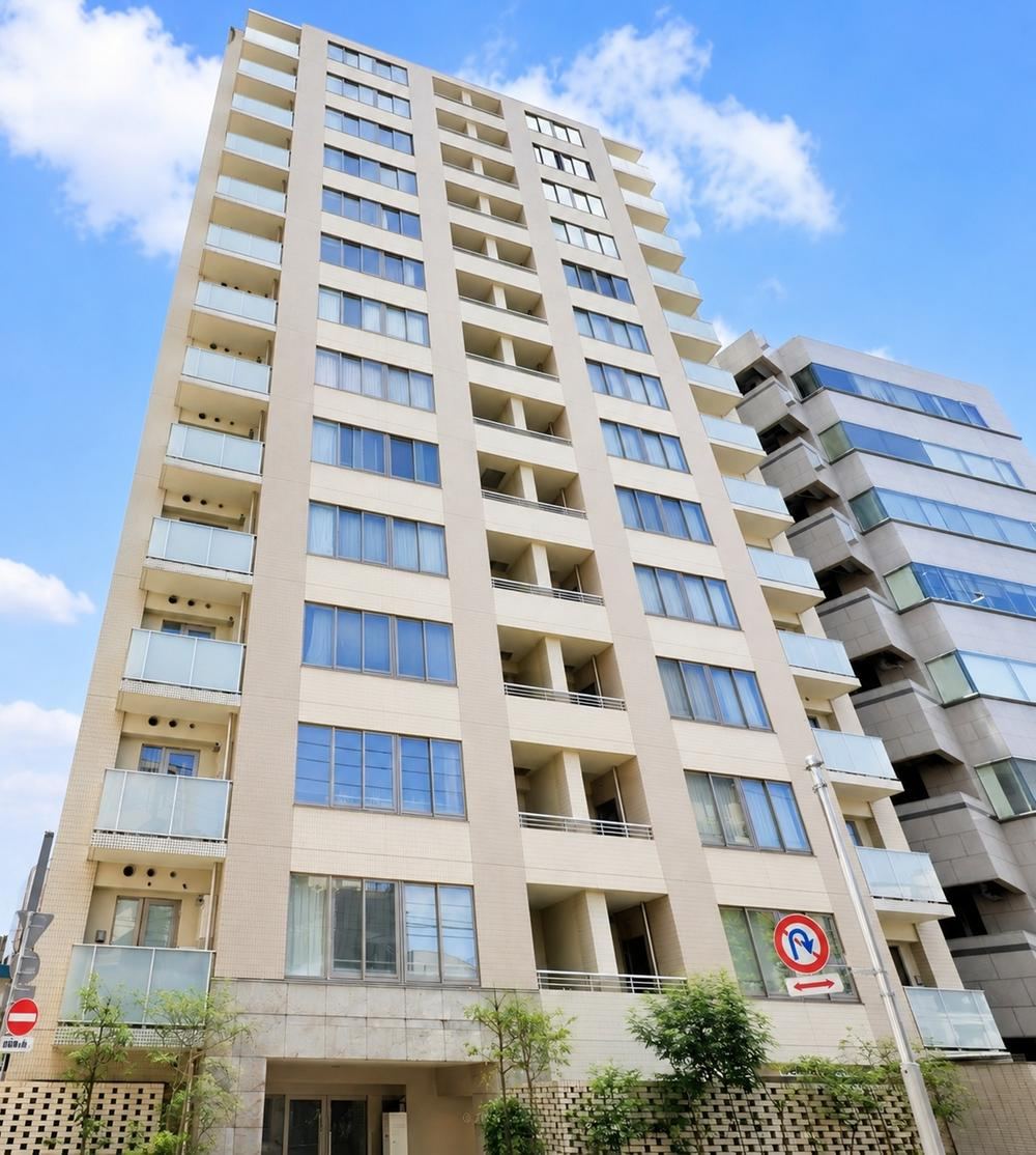 2LDK apartment in Shinjuku Ward, Tokyo - Photo 1