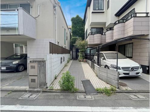 2LDK+2S house in Shibuya Ward, Tokyo - Photo 1
