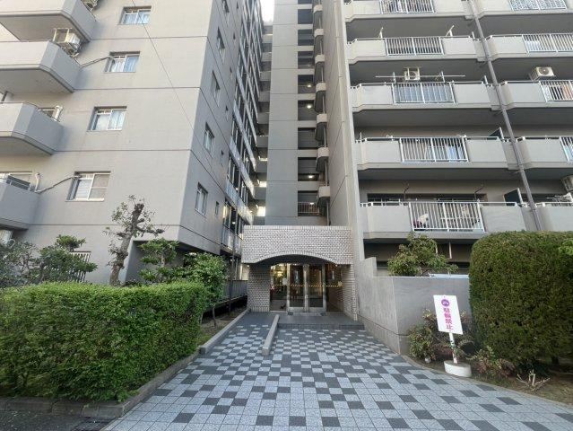 3LDK apartment in Higashiosaka, Osaka - Photo 1