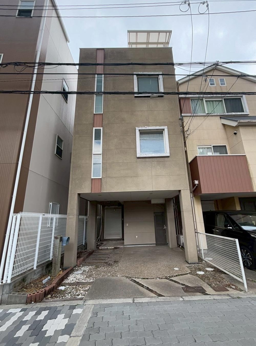 4LDK house in Yodogawa Ward, Osaka - Photo 1