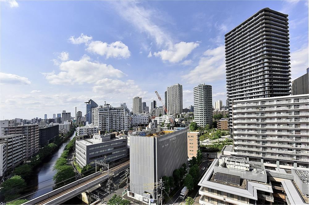2LDK apartment in Shinagawa Ward, Tokyo - Photo 1