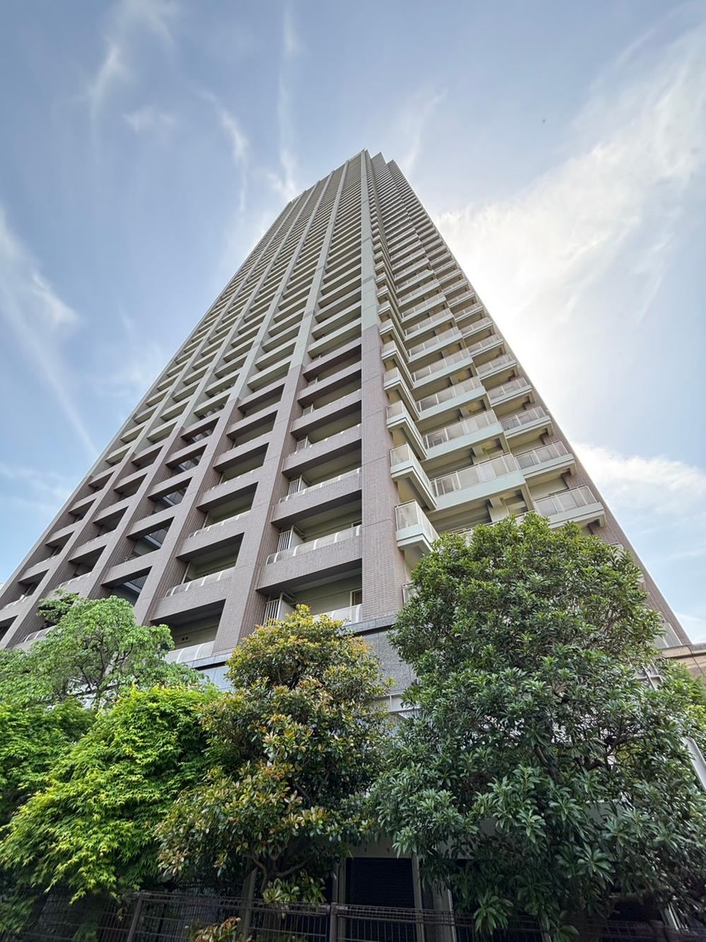 2LDK+S apartment in Chuo Ward, Tokyo - Photo 1