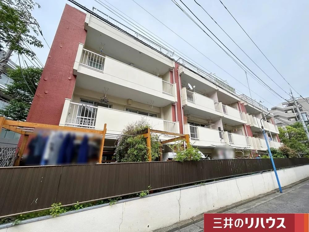 3LDK apartment in Nakano Ward, Tokyo - Photo 1