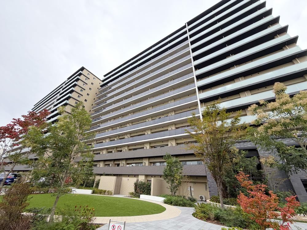 3LDK+S apartment in Higashiyodogawa Ward, Osaka - Photo 1