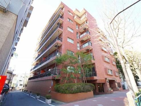 2LDK apartment in Minato Ward, Tokyo - Photo 1