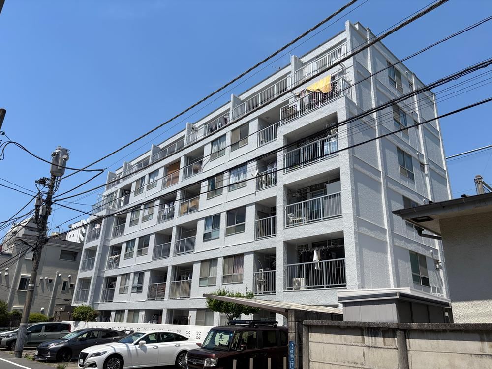 2LDK apartment in Minato Ward, Tokyo - Photo 1