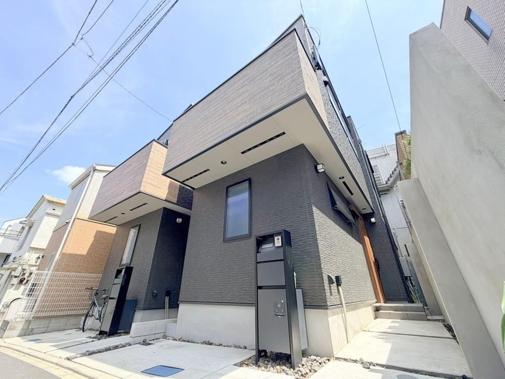 3LDK house in Shinjuku Ward, Tokyo - Photo 1