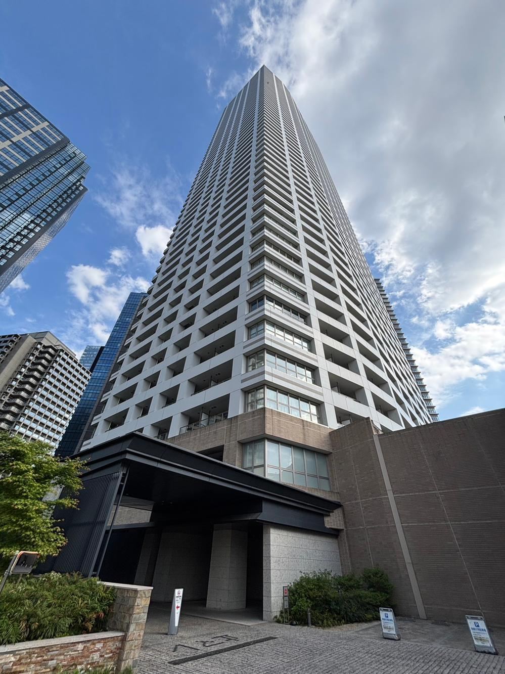 2LDK apartment in Shinjuku Ward, Tokyo - Photo 1