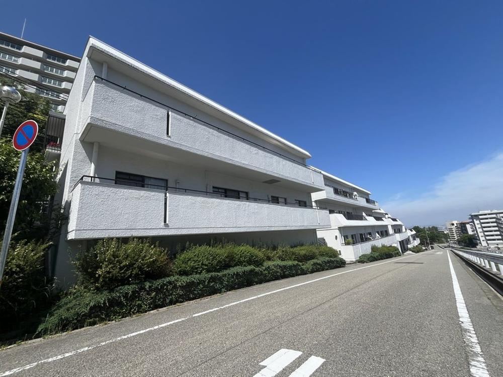 3LDK+S apartment in Takarazuka, Hyogo - Photo 1