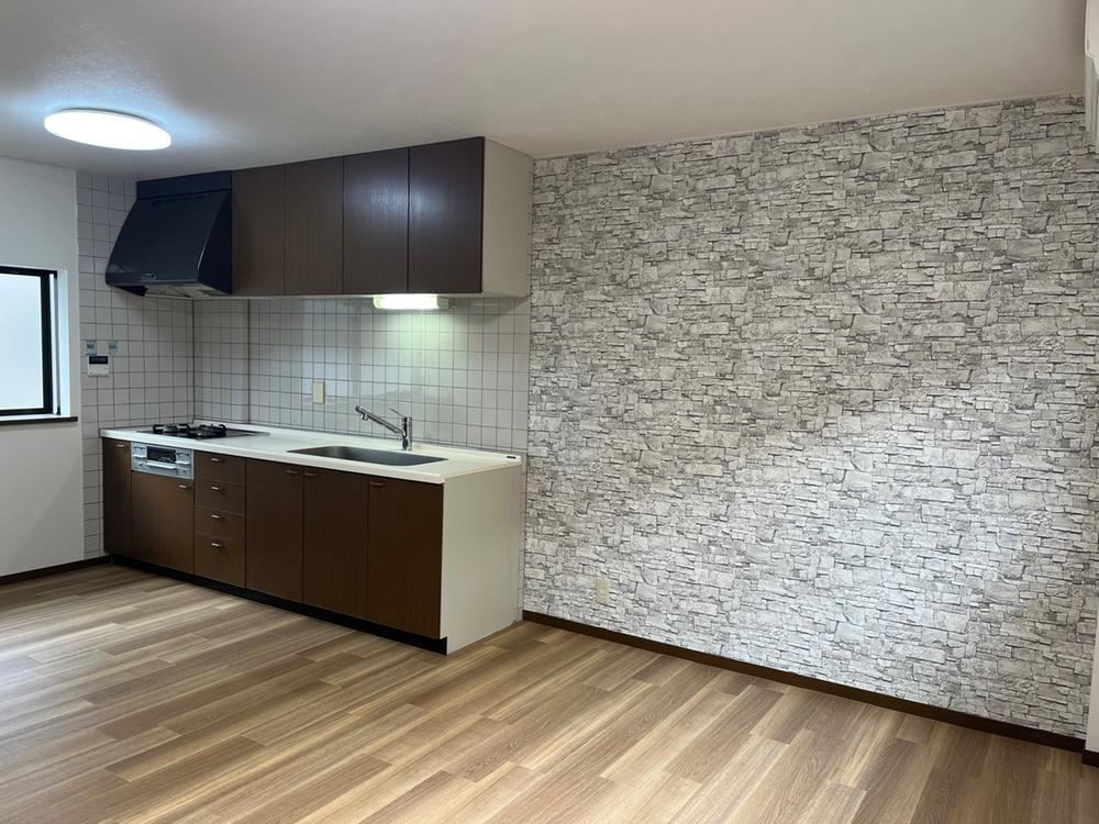 2LDK house in Higashiosaka, Osaka - Photo 1