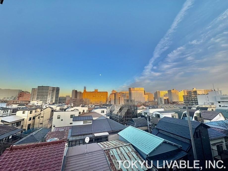2LDK apartment in Shinagawa Ward, Tokyo - Photo 1