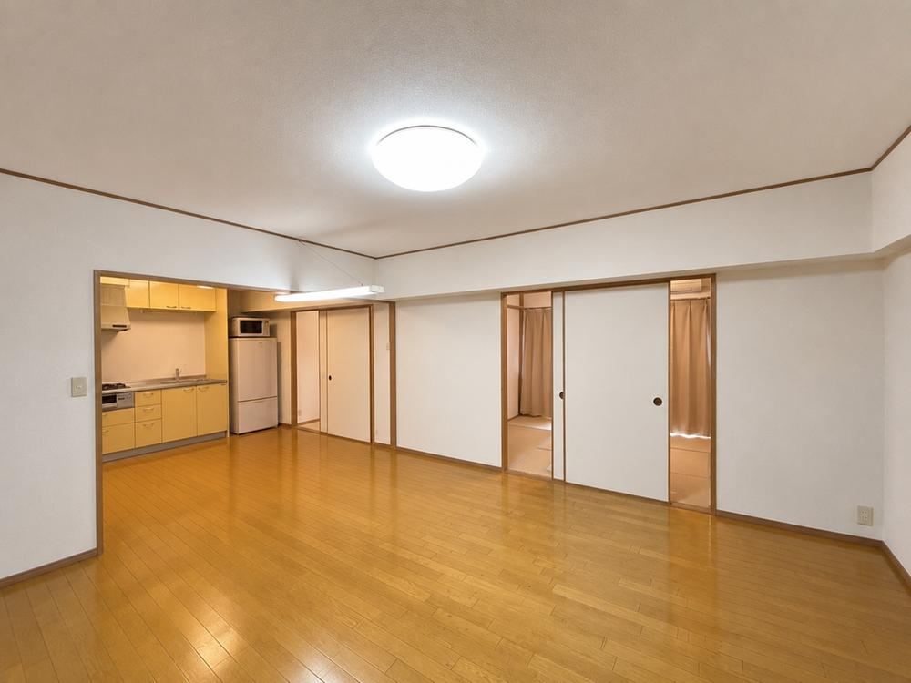 2LDK apartment in Joto Ward, Osaka - Photo 1