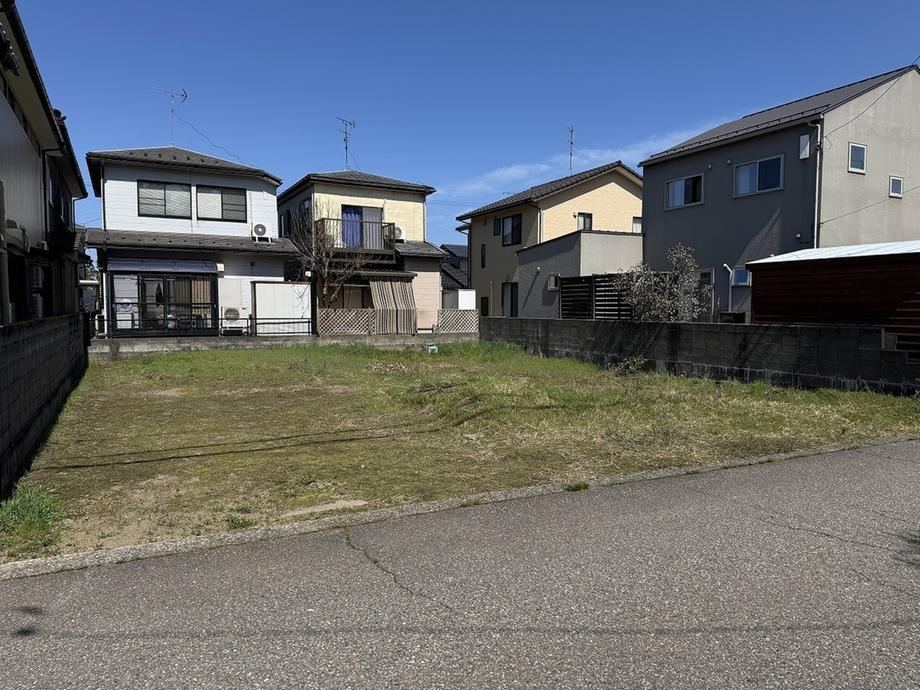227 m² land in Kanazawa, Ishikawa - Photo 1