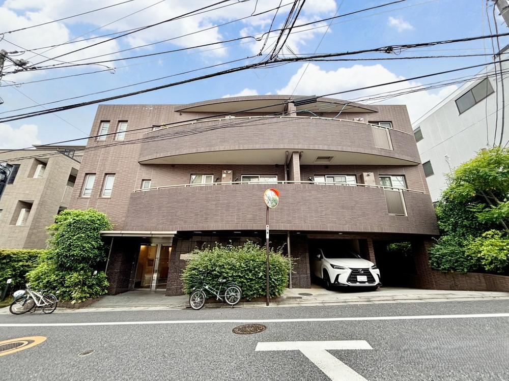 3LDK apartment in Bunkyo Ward, Tokyo - Photo 1