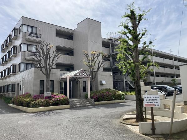 4LDK apartment in Kashiwa, Chiba - Photo 1