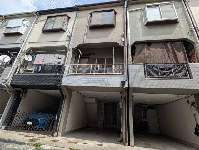 4LDK house in Shijonawate, Osaka - Photo 1