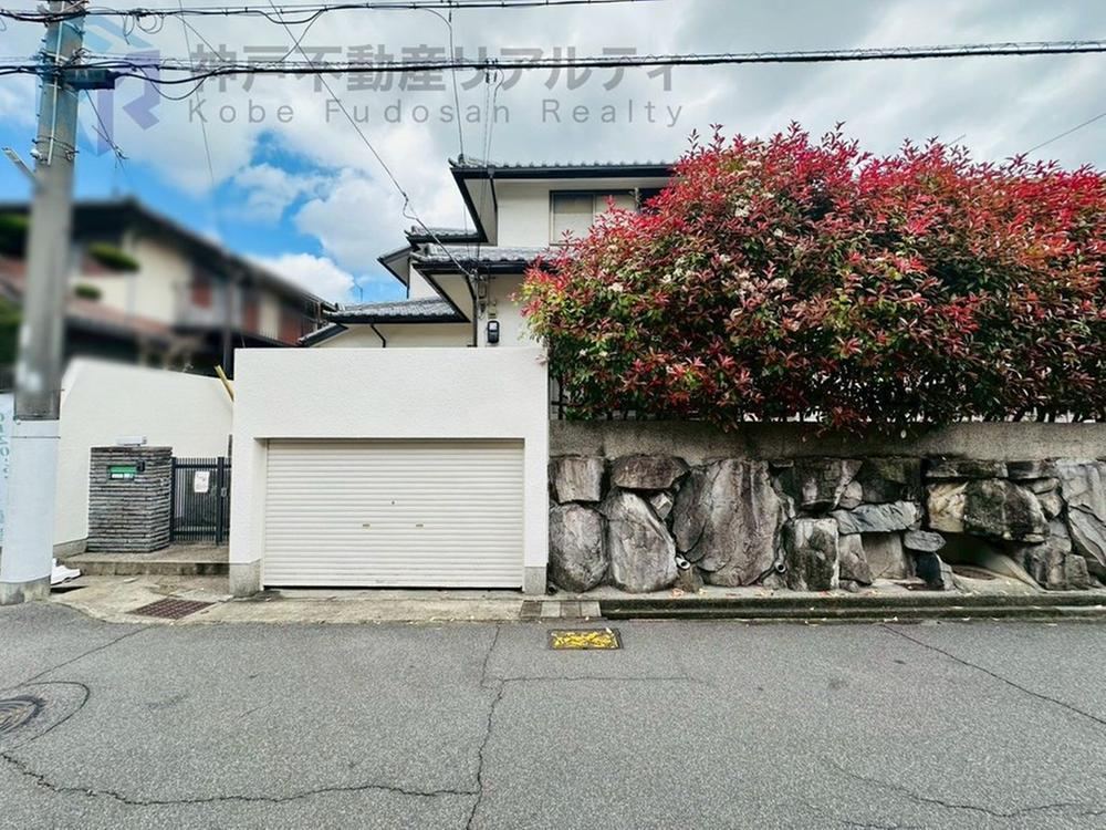 4LDK house in Tarumi Ward, Kobe, Hyogo - Photo 1