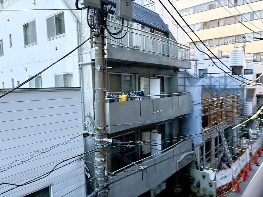 2LDK+S apartment in Toshima Ward, Tokyo - Photo 1