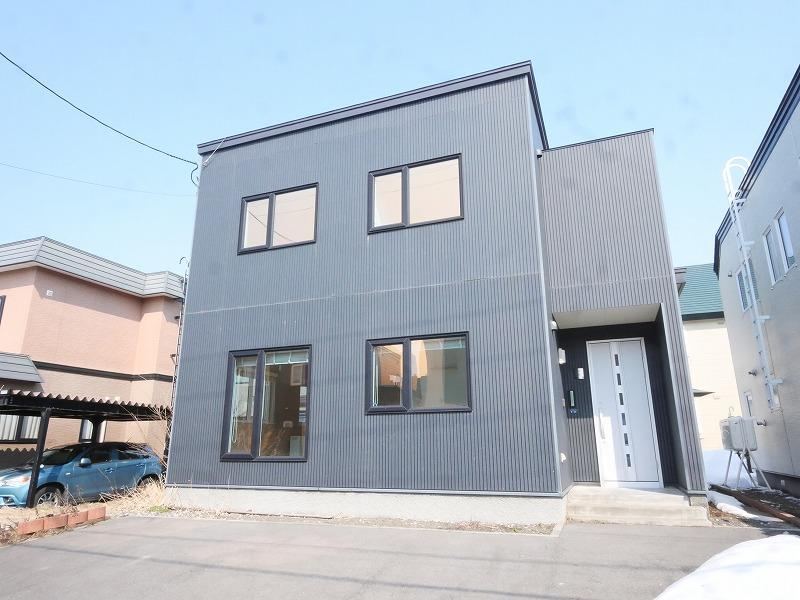 4LDK house in Kita Ward, Sapporo, Hokkaido - Photo 1
