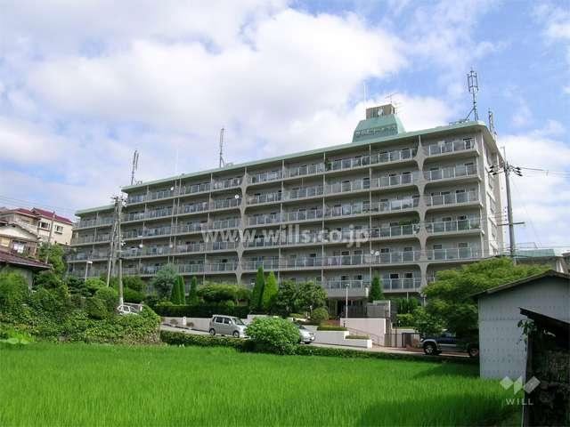 2LDK apartment in Toyonaka, Osaka - Photo 1