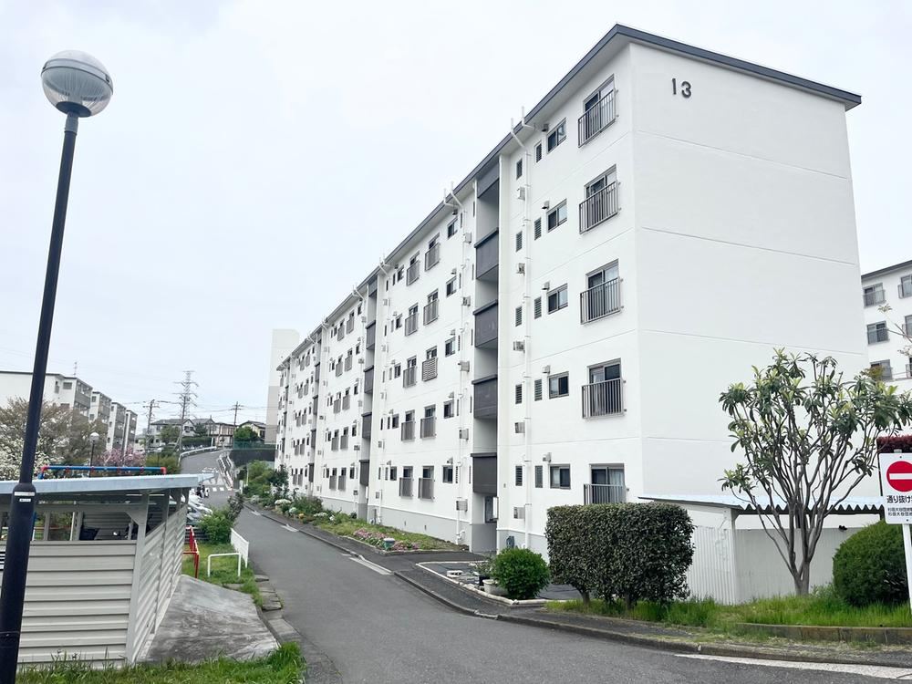 2LDK apartment in Isogo Ward, Yokohama, Kanagawa - Photo 1