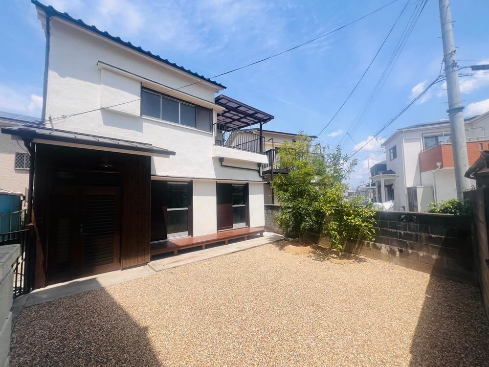 5DK house in Hirakata, Osaka - Photo 1