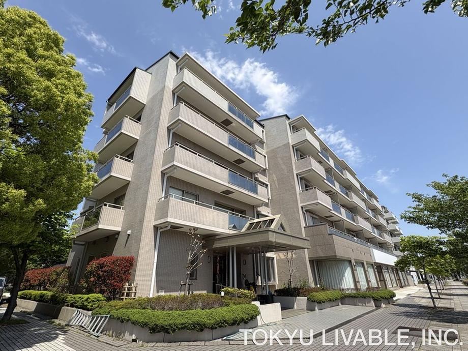 3LDK apartment in Naka Ward, Yokohama, Kanagawa - Photo 1